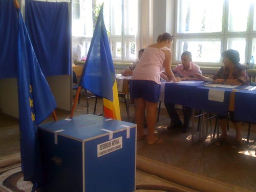 Foto: sectie de vot Baia Mare - referendum 2012 (c) eMaramures.ro